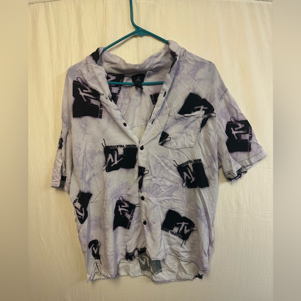 MTV H&M logo short sleeve button up Size Large Y2K Style Shirt